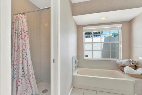 House in Tampa, Florida 4 bedrooms, 205.13 sq.m. № 1901262 - photo 13