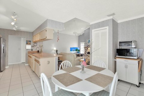 House in Tampa, Florida 4 bedrooms, 205.13 sq.m. № 1901262 - photo 8