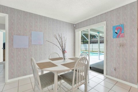 House in Tampa, Florida 4 bedrooms, 205.13 sq.m. № 1901262 - photo 9