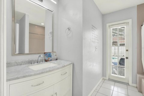 House in Tampa, Florida 4 bedrooms, 205.13 sq.m. № 1901262 - photo 21