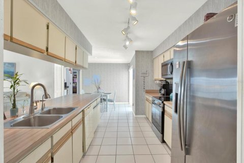 House in Tampa, Florida 4 bedrooms, 205.13 sq.m. № 1901262 - photo 7