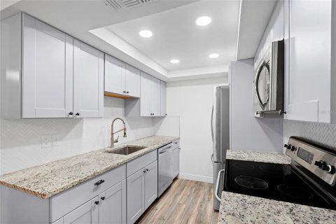 Adosado en venta en Tampa, Florida, 3 dormitorios, 117.06 m2 № 1855999 - foto 12