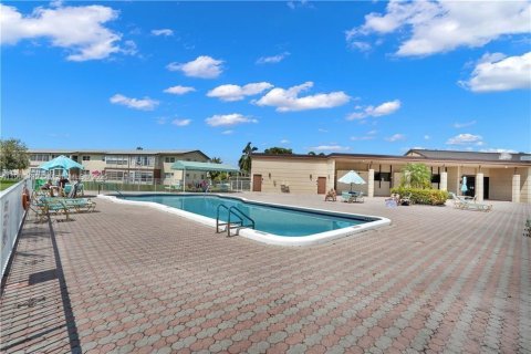 Снять в аренду кондоминиум в Маргит, Флорида 2 спальни, 91.97м2, № 1956183 - фото 4