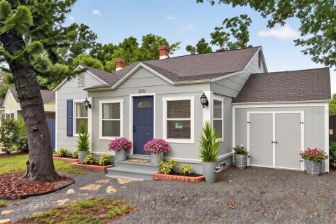 House in Saint Petersburg, Florida 3 bedrooms, 117.06 sq.m. № 2223440