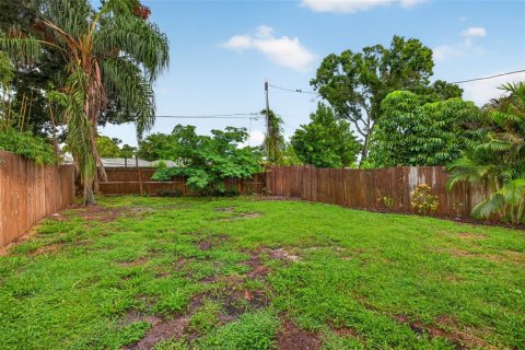 House in Saint Petersburg, Florida 3 bedrooms, 117.06 sq.m. № 2223440 - photo 23