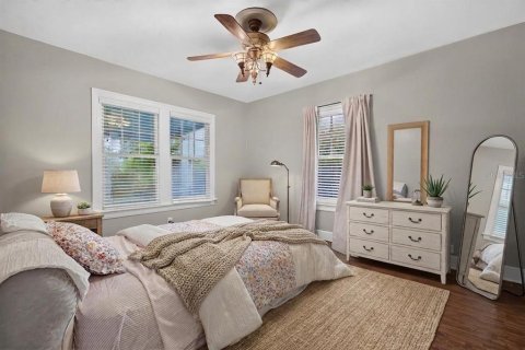 House in Saint Petersburg, Florida 3 bedrooms, 117.06 sq.m. № 2223440 - photo 12