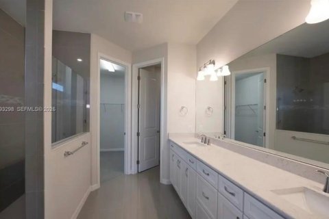 House in Tamarac, Florida 4 bedrooms, 239.87 sq.m. № 2378637 - photo 17