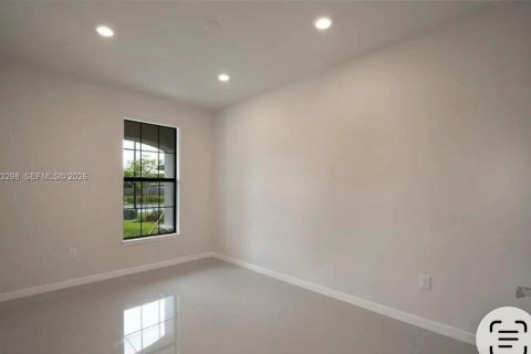 House in Tamarac, Florida 4 bedrooms, 239.87 sq.m. № 2378637 - photo 19