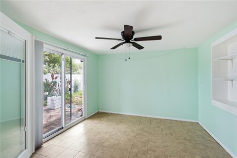 House in New Port Richey, Florida 2 bedrooms, 137.5 sq.m. № 2230502 - photo 26