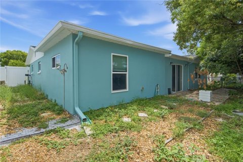 House in New Port Richey, Florida 2 bedrooms, 137.5 sq.m. № 2230502 - photo 28