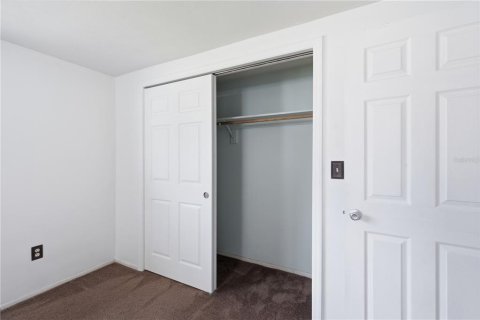 House in New Port Richey, Florida 2 bedrooms, 137.5 sq.m. № 2230502 - photo 25