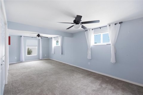 House in New Port Richey, Florida 2 bedrooms, 137.5 sq.m. № 2230502 - photo 18