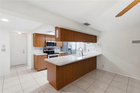 House in New Port Richey, Florida 2 bedrooms, 137.5 sq.m. № 2230502 - photo 30