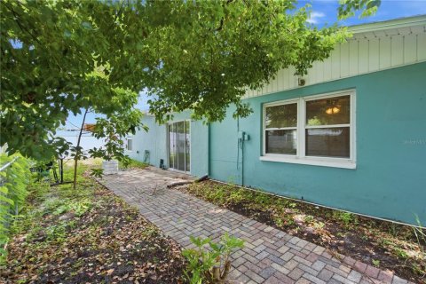 House in New Port Richey, Florida 2 bedrooms, 137.5 sq.m. № 2230502 - photo 29