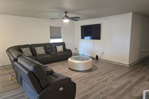 House in Winter Haven, Florida 4 bedrooms, 186.18 sq.m. № 1879601 - photo 5