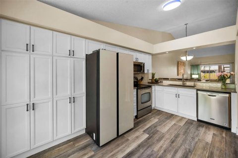 Townhouse in Clearwater, Florida 3 bedrooms, 150.13 sq.m. № 1824007 - photo 6