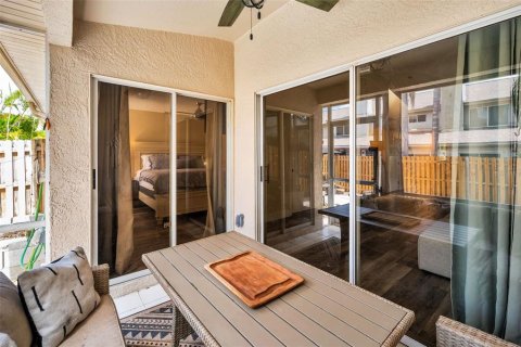 Townhouse in Clearwater, Florida 3 bedrooms, 150.13 sq.m. № 1824007 - photo 17