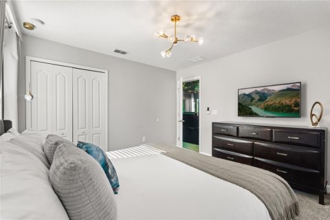 House in Davenport, Florida 9 bedrooms, 363.15 sq.m. № 1751366 - photo 20