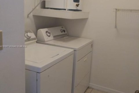 Снять в аренду таунхаус в Киссимми, Флорида 2 спальни, № 1973426 - фото 5