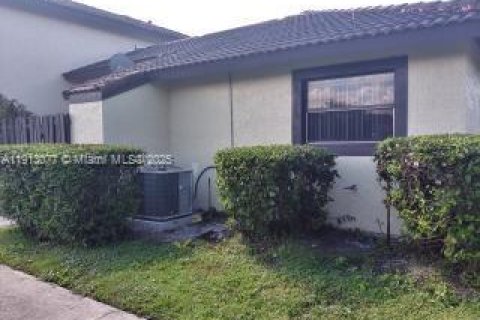 Снять в аренду таунхаус в Киссимми, Флорида 2 спальни, № 1973426 - фото 11