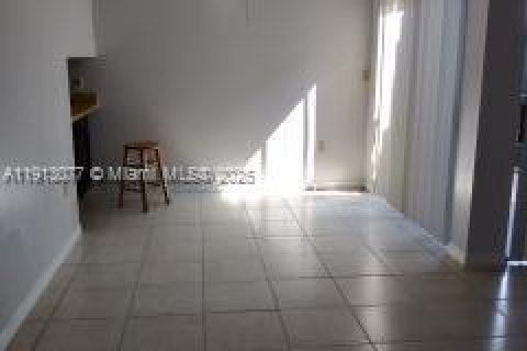 Снять в аренду таунхаус в Киссимми, Флорида 2 спальни, № 1973426 - фото 13