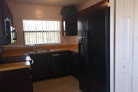 Снять в аренду таунхаус в Киссимми, Флорида 2 спальни, № 1973426 - фото 7