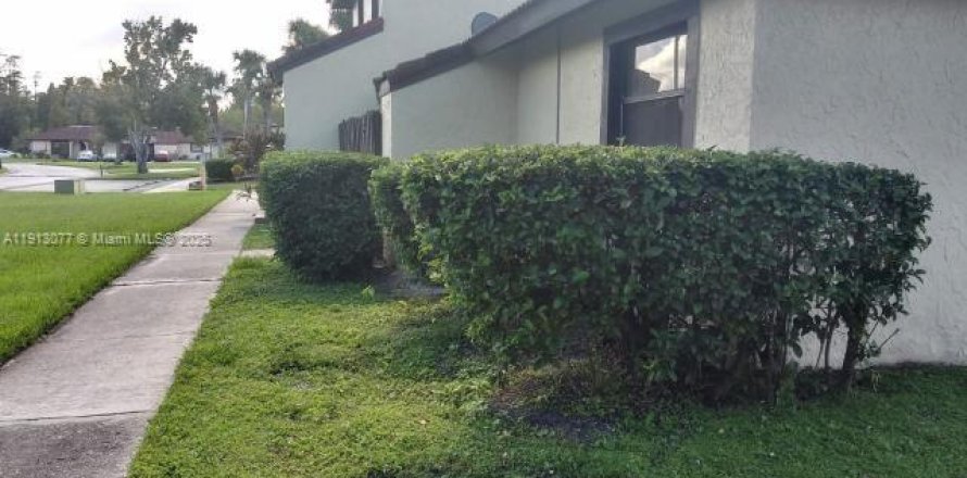 Таунхаус в Киссимми, Флорида 2 спальни № 1973426