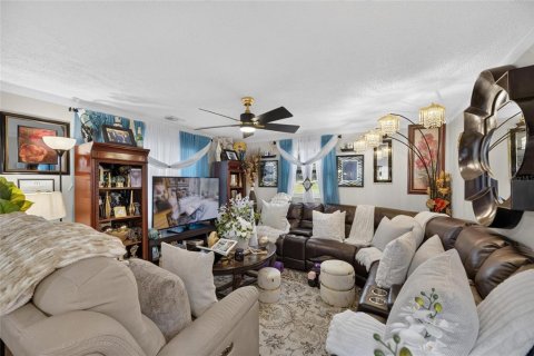 Villa ou maison à vendre à Tampa, Floride: 3 chambres, 144.18 m2 № 2287698 - photo 6