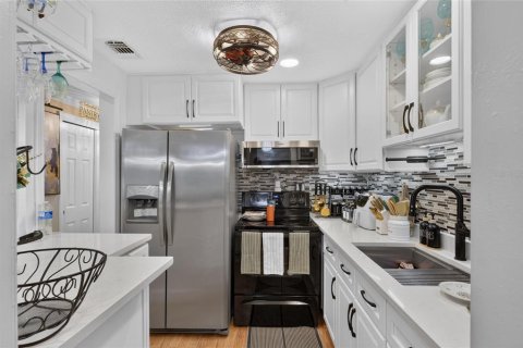 Villa ou maison à vendre à Tampa, Floride: 3 chambres, 144.18 m2 № 2287698 - photo 8