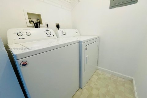 Купить кондоминиум в Санни-Айлс-Бич, Флорида 2 спальни, 103.68м2, № 2041285 - фото 16