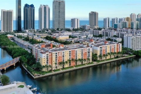 Купить кондоминиум в Санни-Айлс-Бич, Флорида 2 спальни, 103.68м2, № 2041285 - фото 21