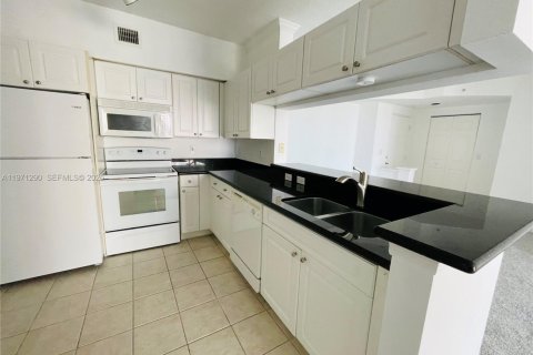 Купить кондоминиум в Санни-Айлс-Бич, Флорида 2 спальни, 103.68м2, № 2041285 - фото 6