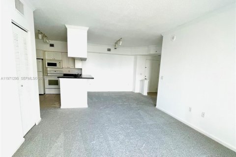 Купить кондоминиум в Санни-Айлс-Бич, Флорида 2 спальни, 103.68м2, № 2041285 - фото 3