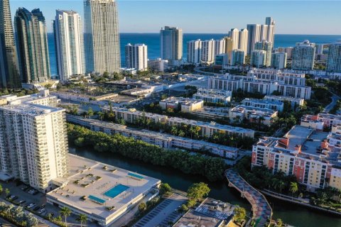 Купить кондоминиум в Санни-Айлс-Бич, Флорида 2 спальни, 103.68м2, № 2041285 - фото 22