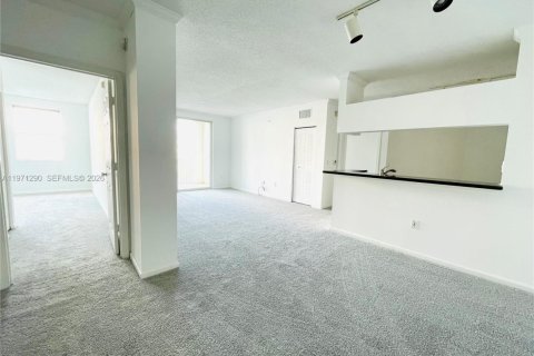 Купить кондоминиум в Санни-Айлс-Бич, Флорида 2 спальни, 103.68м2, № 2041285 - фото 2