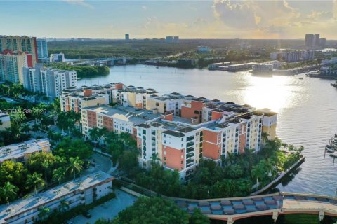 Купить кондоминиум в Санни-Айлс-Бич, Флорида 2 спальни, 103.68м2, № 2041285 - фото 23