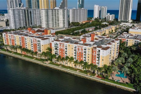 Купить кондоминиум в Санни-Айлс-Бич, Флорида 2 спальни, 103.68м2, № 2041285 - фото 26
