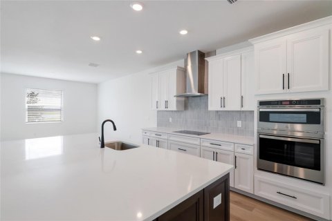 House in Parrish, Florida 4 bedrooms, 358.42 sq.m. № 2325067 - photo 12