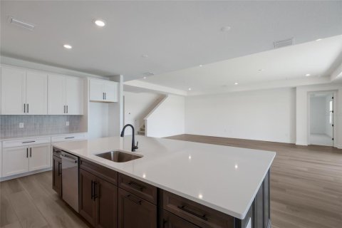 House in Parrish, Florida 4 bedrooms, 358.42 sq.m. № 2325067 - photo 9