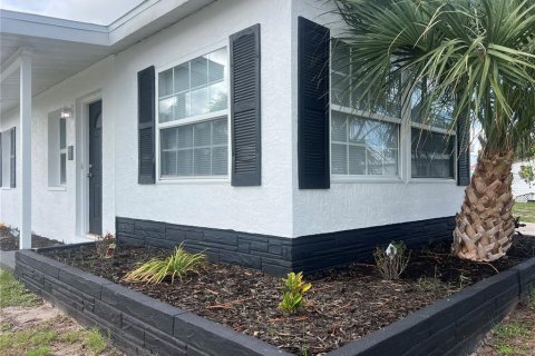 Casa en venta en Port Charlotte, Florida, 3 dormitorios, 85.28 m2 № 1685003 - foto 2