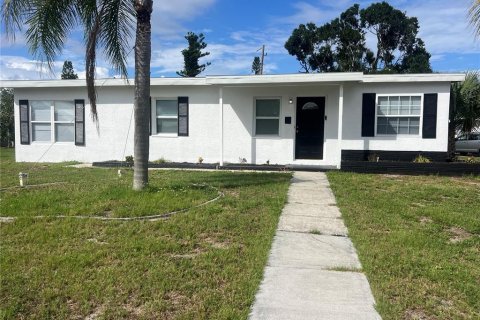 Casa en venta en Port Charlotte, Florida, 3 dormitorios, 85.28 m2 № 1685003 - foto 1