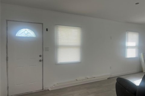 Casa en venta en Port Charlotte, Florida, 3 dormitorios, 85.28 m2 № 1685003 - foto 3