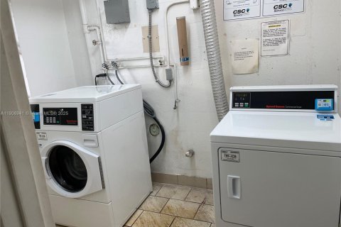 Condominio en venta en Miami, Florida, 1 dormitorio, 96.99 m2 № 1965804 - foto 20