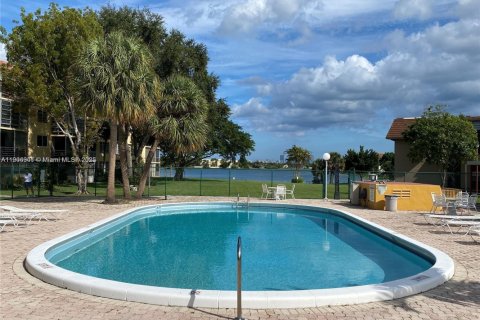 Condominio en venta en Miami, Florida, 1 dormitorio, 96.99 m2 № 1965804 - foto 19