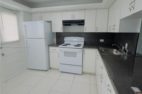 Condominio en venta en Miami, Florida, 1 dormitorio, 96.99 m2 № 1965804 - foto 3