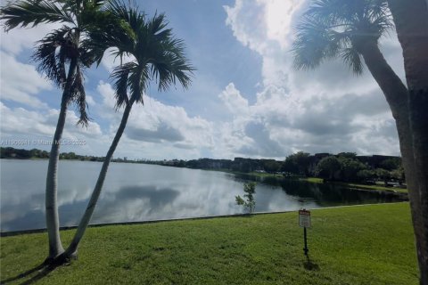 Condominio en venta en Miami, Florida, 1 dormitorio, 96.99 m2 № 1965804 - foto 22