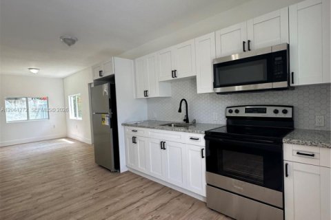 Appartement à louer à Miami, Floride: 2 chambres, 75.44 m2 № 2273818 - photo 3