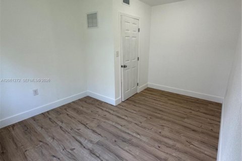 Appartement à louer à Miami, Floride: 2 chambres, 75.44 m2 № 2273818 - photo 13