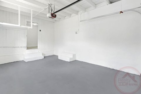 House in Miami, Florida 4 bedrooms, 152.55 sq.m. № 1944411 - photo 28