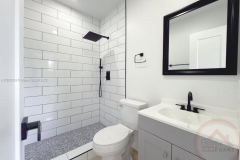 House in Miami, Florida 4 bedrooms, 152.55 sq.m. № 1944411 - photo 21